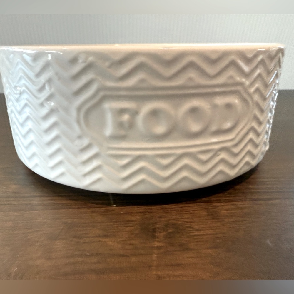 SIGNATURE White Ceramic Pet Food Bowl